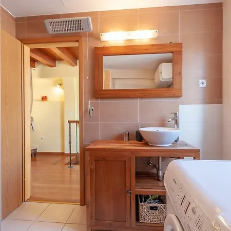 Apartment Buzza